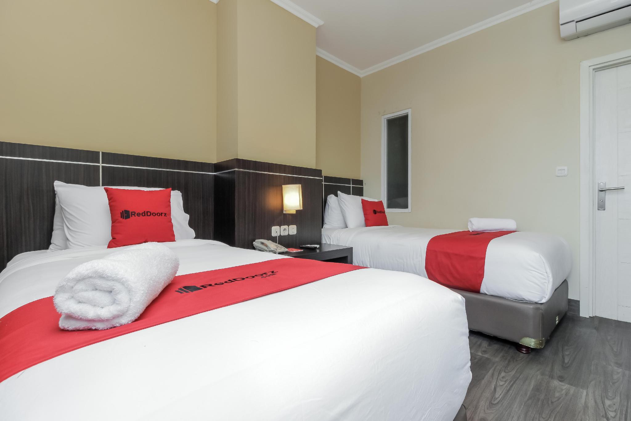 Reddoorz Plus @ Thamrin Jakarta Exterior foto