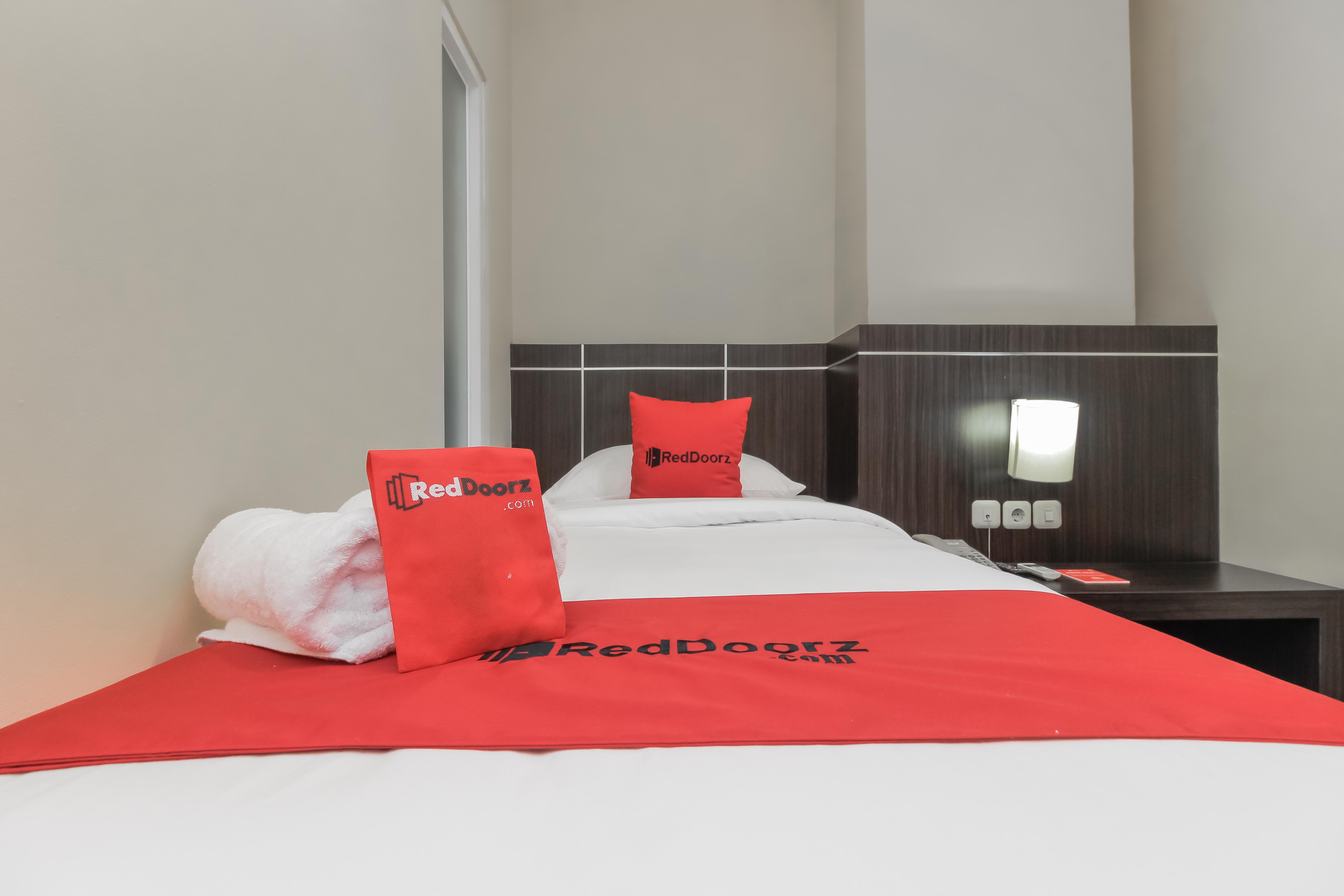 Reddoorz Plus @ Thamrin Jakarta Exterior foto
