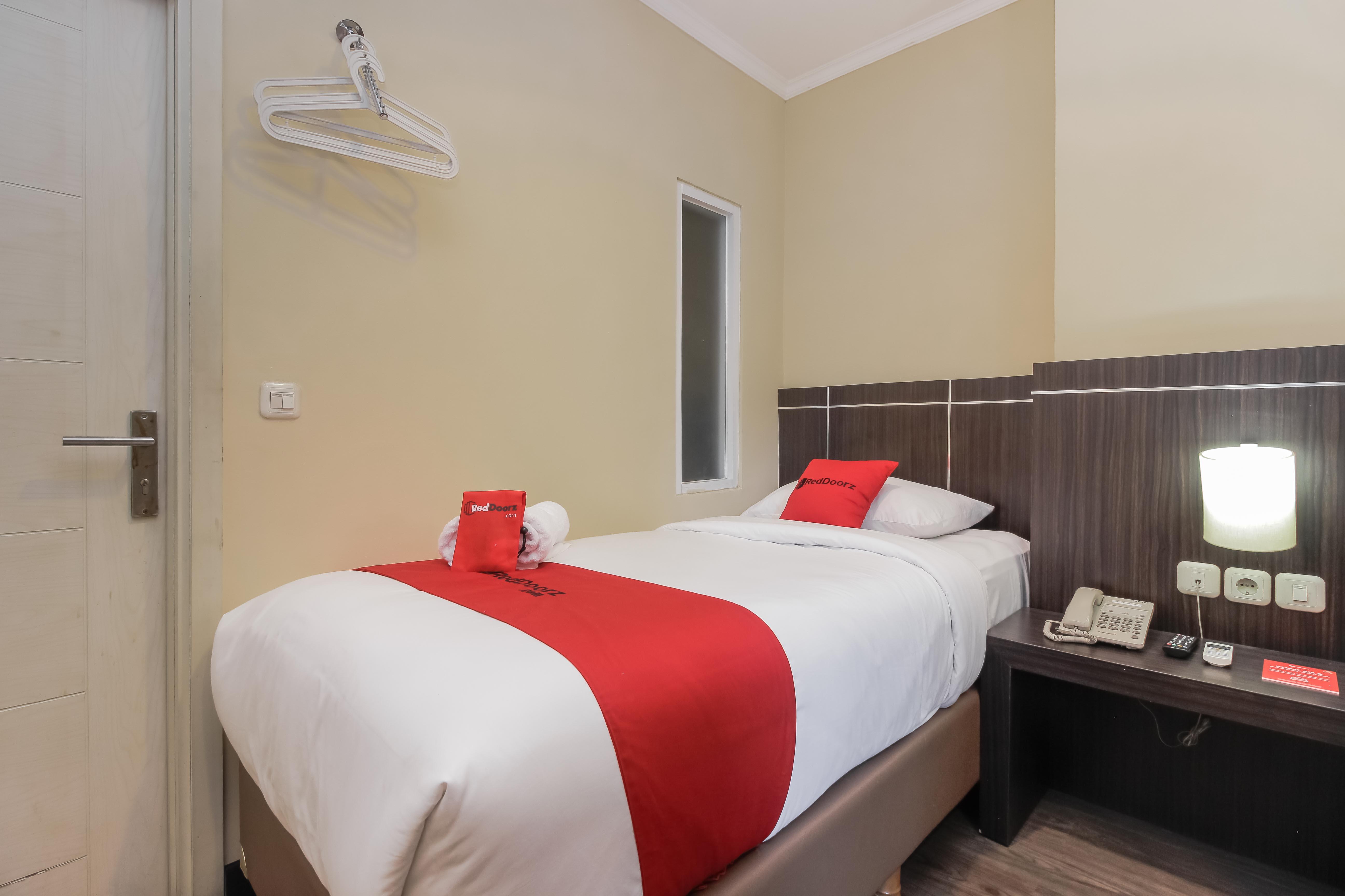 Reddoorz Plus @ Thamrin Jakarta Exterior foto