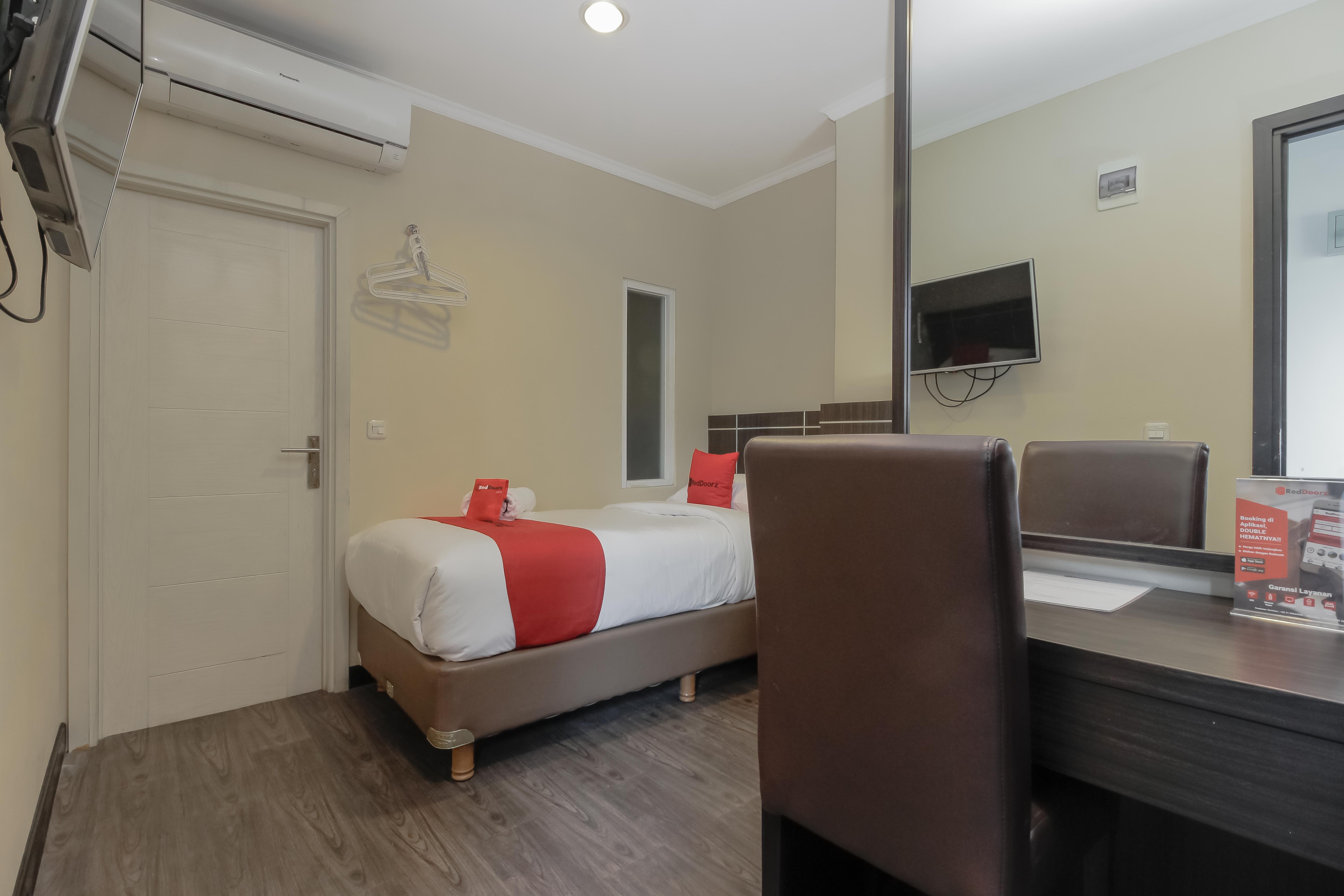 Reddoorz Plus @ Thamrin Jakarta Exterior foto