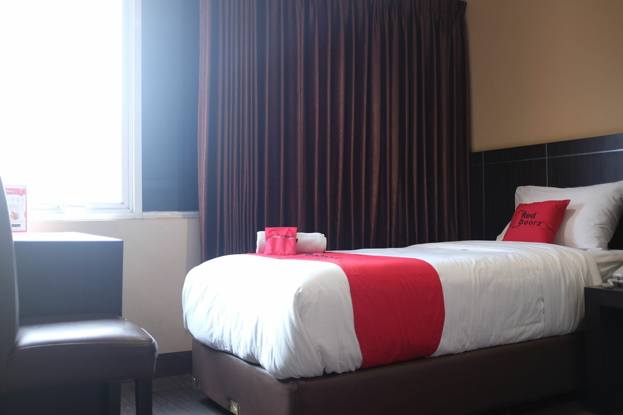 Reddoorz Plus @ Thamrin Jakarta Exterior foto